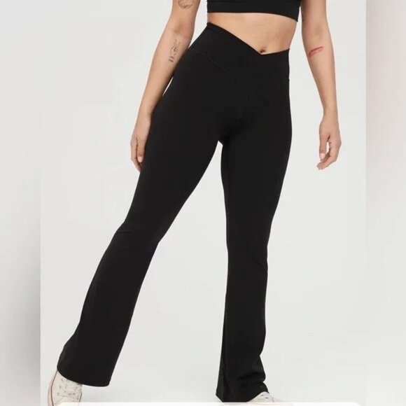 aerie Pants - OFFLINE Real Me Flare High Rise Black | Medium